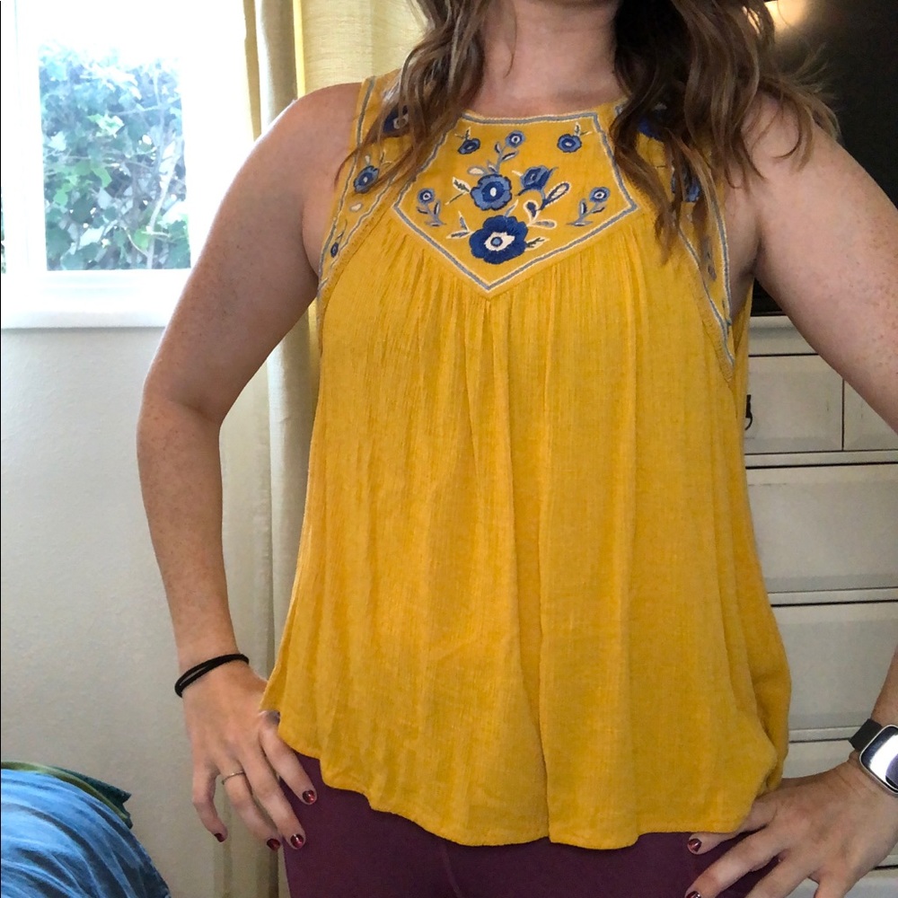 Yellow tunic eith blue embroidery S